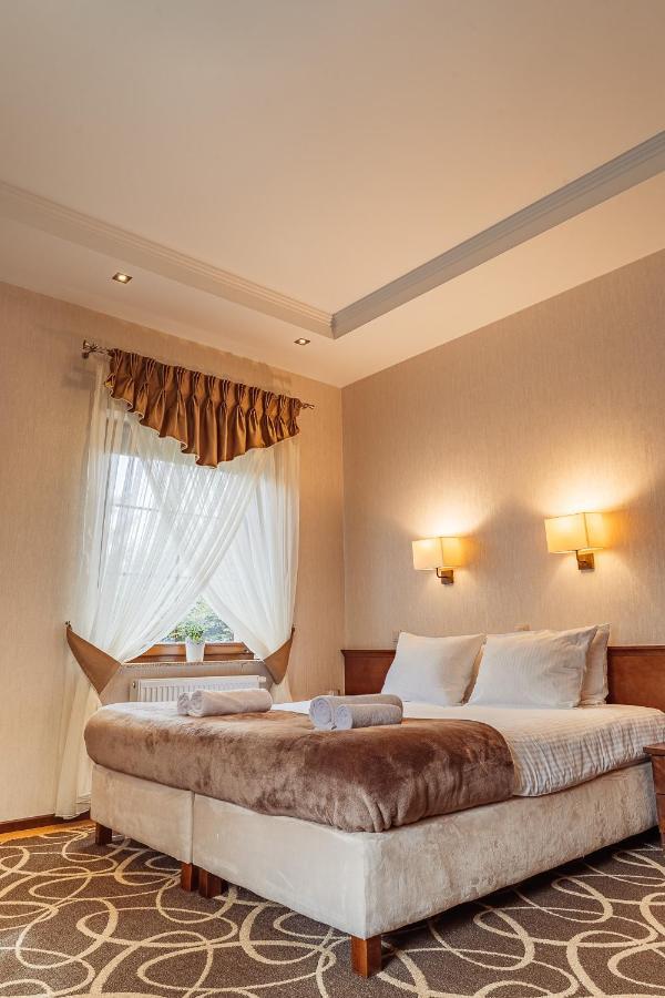 Hotel Dwor Choiny Kazimierówka エクステリア 写真