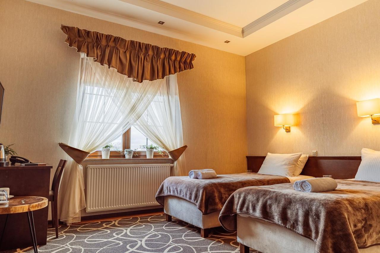 Hotel Dwor Choiny Kazimierówka エクステリア 写真