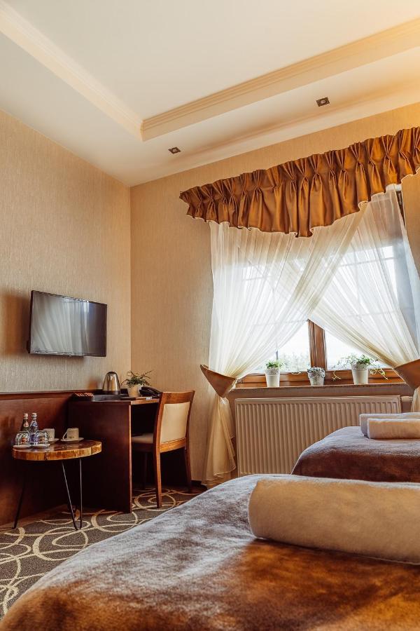 Hotel Dwor Choiny Kazimierówka エクステリア 写真
