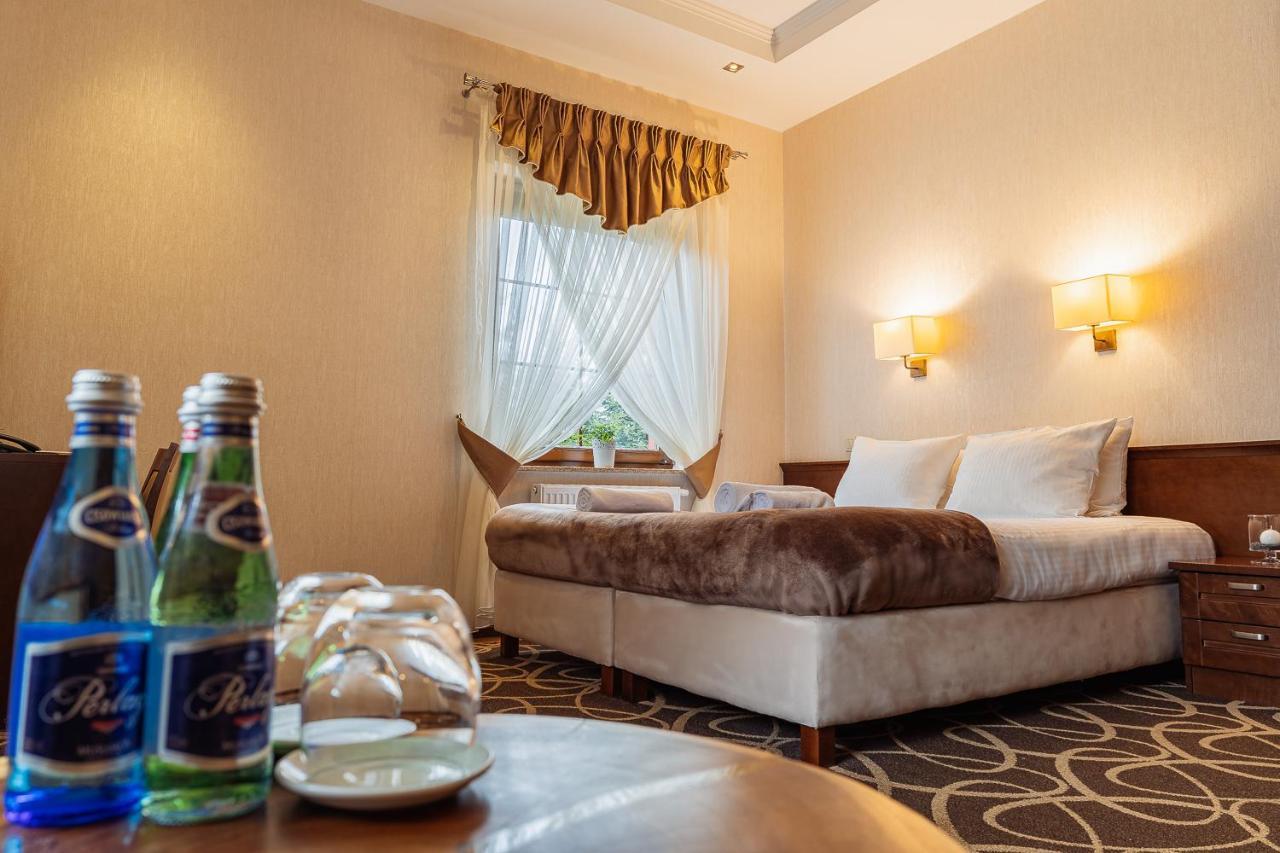 Hotel Dwor Choiny Kazimierówka エクステリア 写真