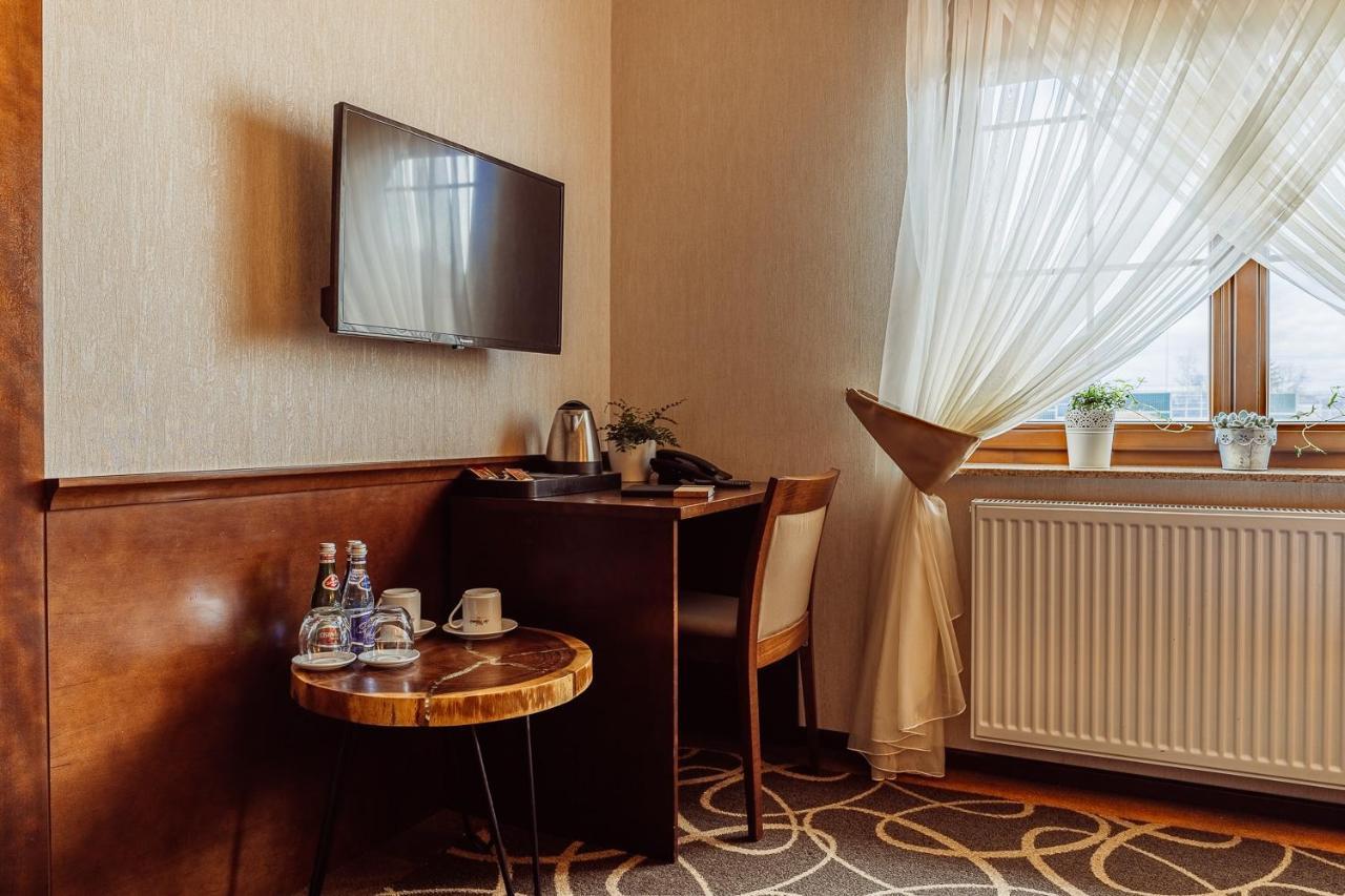 Hotel Dwor Choiny Kazimierówka エクステリア 写真