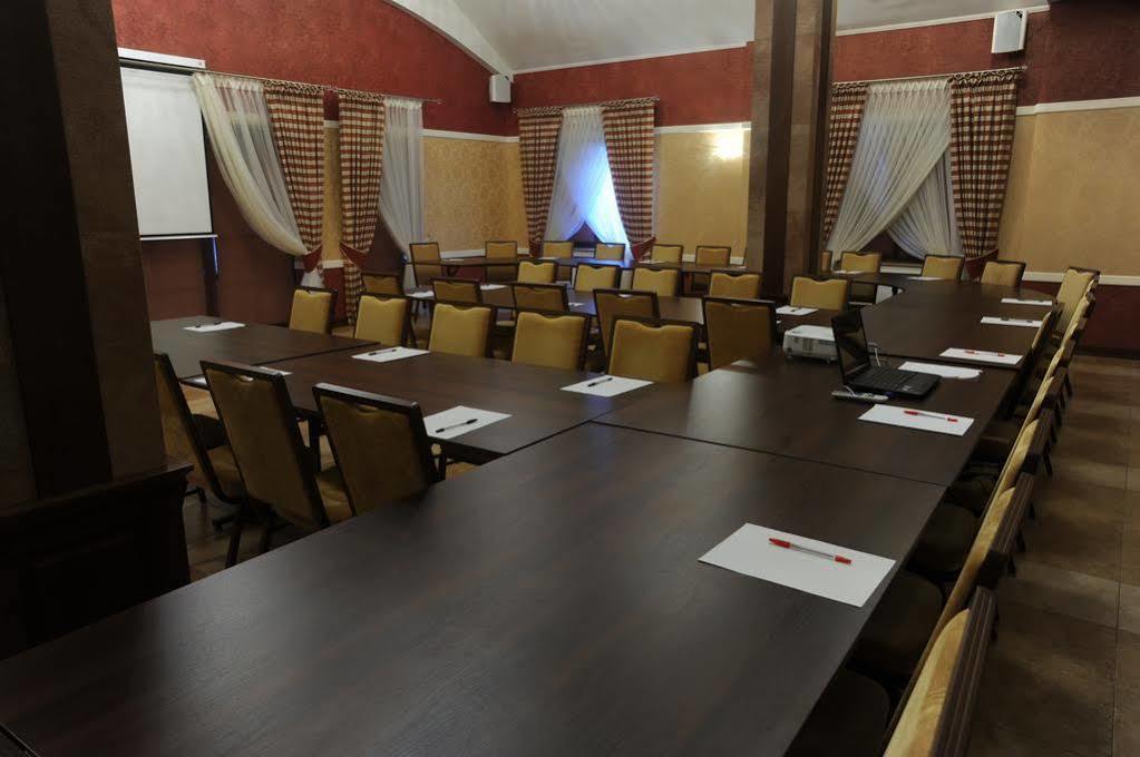 Hotel Dwor Choiny Kazimierówka エクステリア 写真