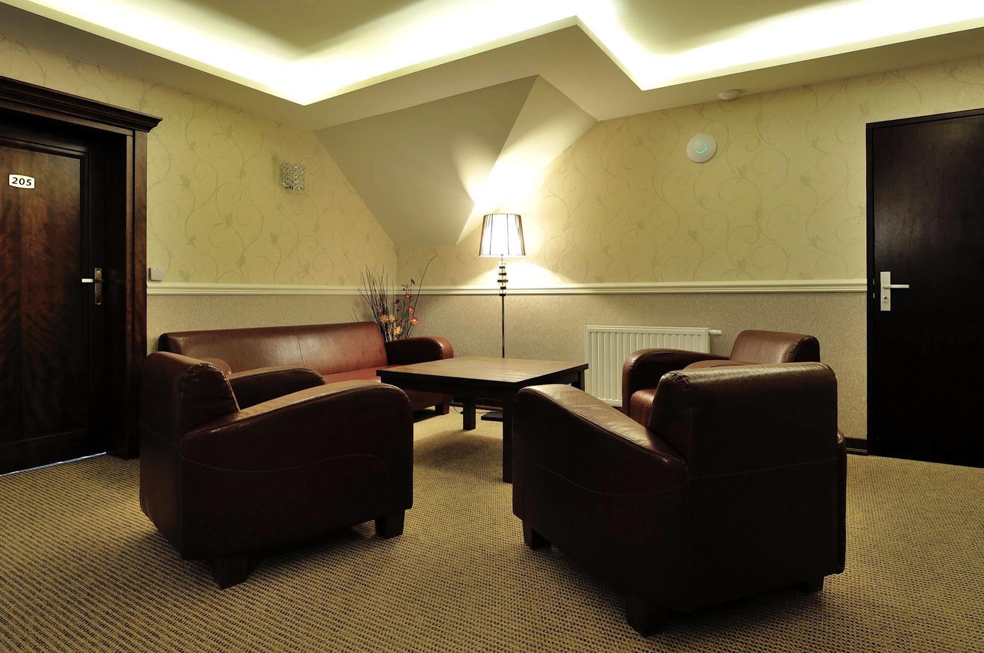 Hotel Dwor Choiny Kazimierówka エクステリア 写真