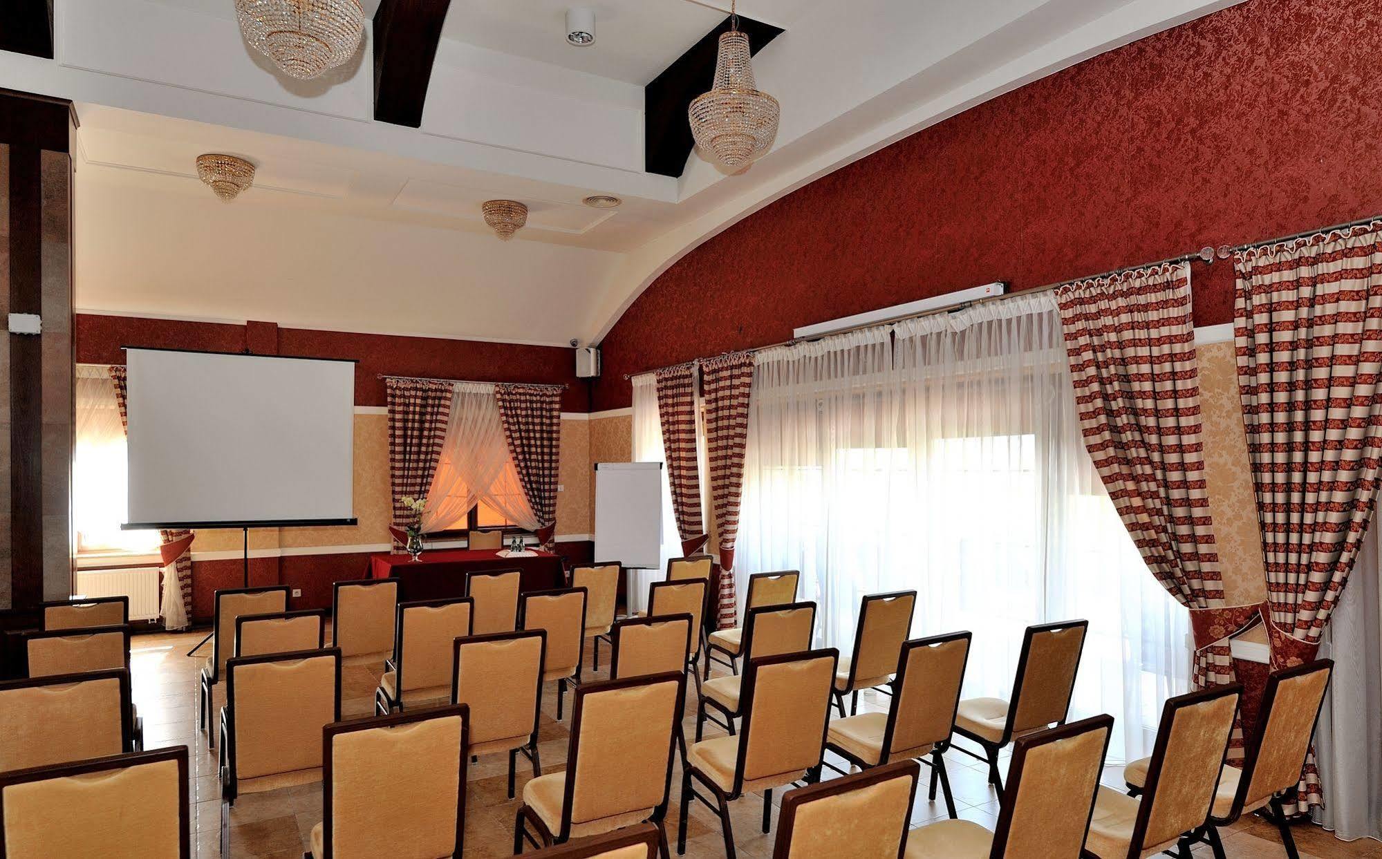 Hotel Dwor Choiny Kazimierówka エクステリア 写真