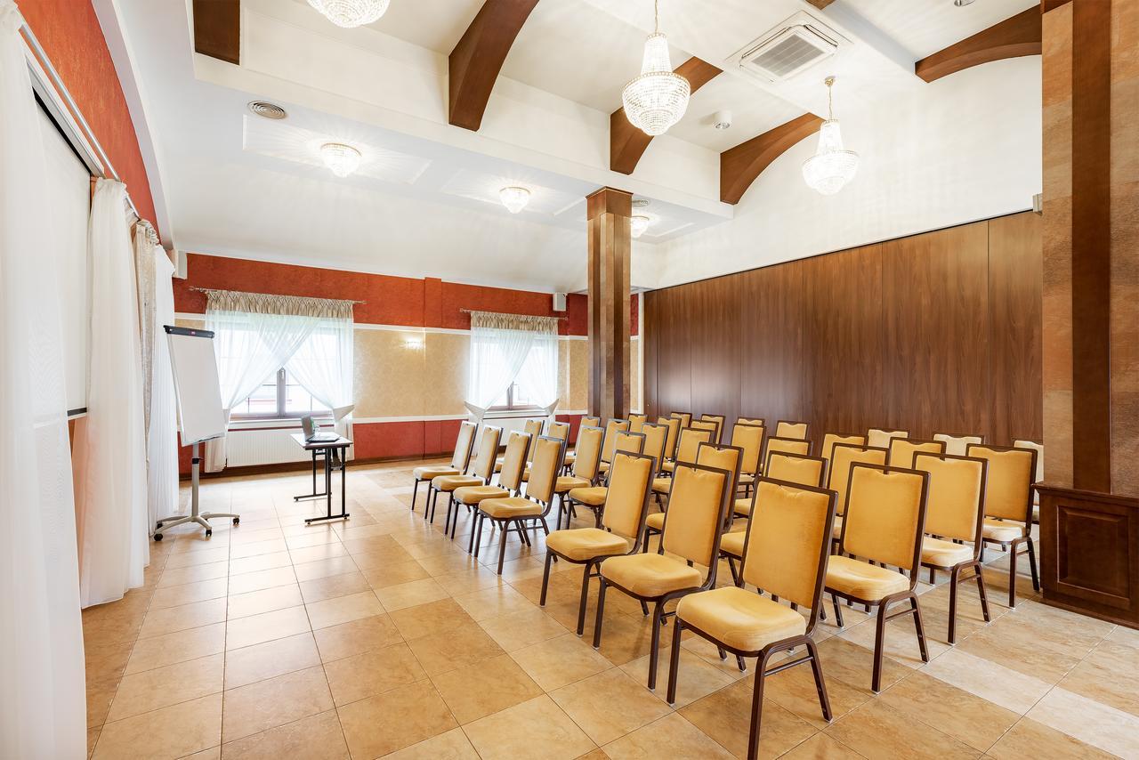 Hotel Dwor Choiny Kazimierówka エクステリア 写真