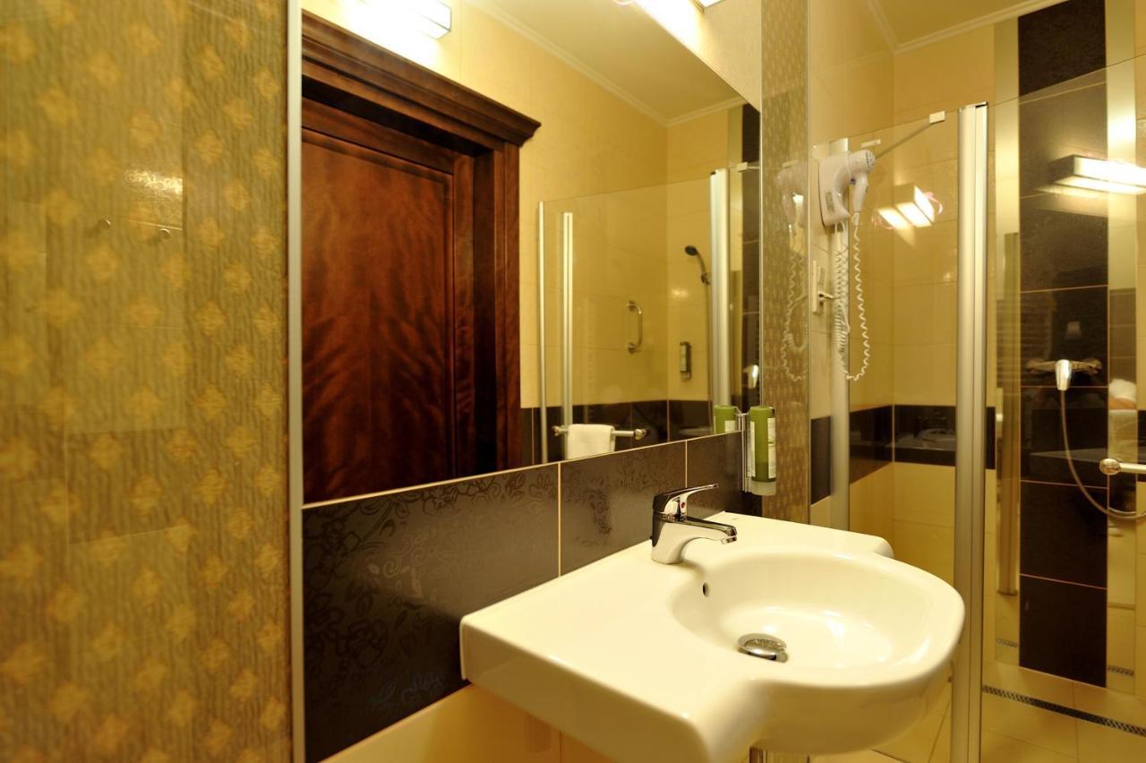 Hotel Dwor Choiny Kazimierówka エクステリア 写真