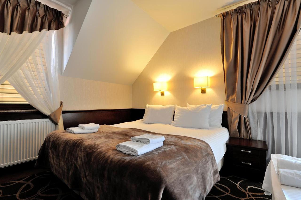 Hotel Dwor Choiny Kazimierówka エクステリア 写真