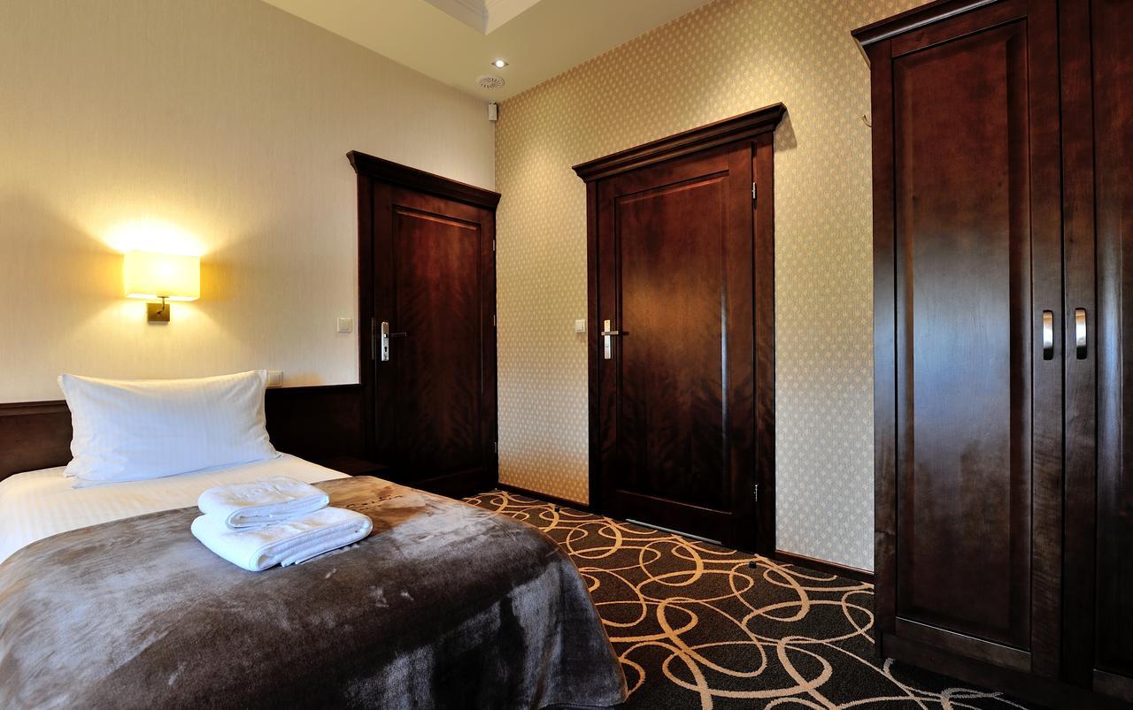 Hotel Dwor Choiny Kazimierówka エクステリア 写真
