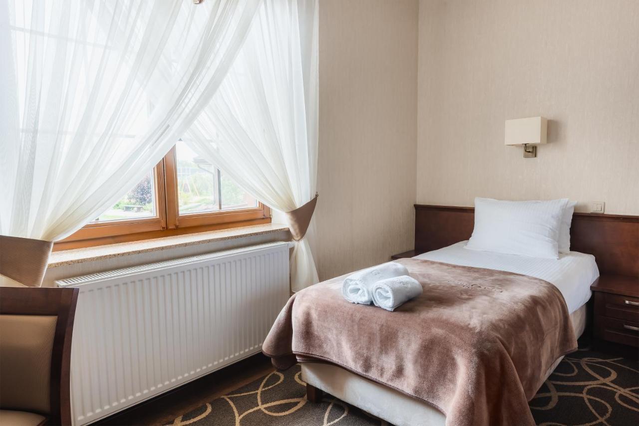 Hotel Dwor Choiny Kazimierówka エクステリア 写真
