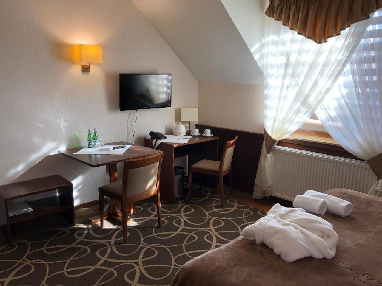 Hotel Dwor Choiny Kazimierówka エクステリア 写真
